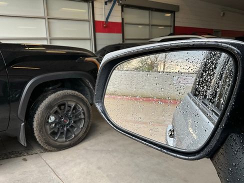 Used 2025 Toyota RAV4 XLE image 19