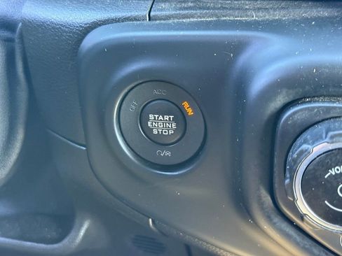 Used 2019 Jeep Wrangler Unlimited Sahara AWD/4WD image 31