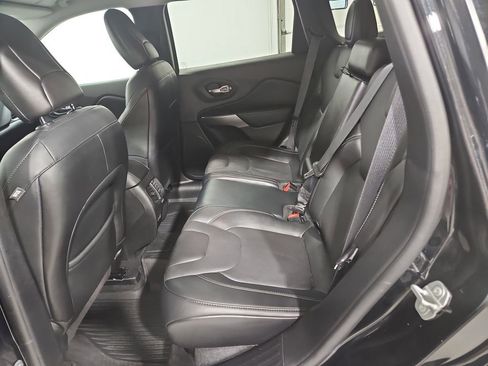 Used 2021 Jeep Cherokee Latitude Lux w/ Mopar Interior Package AWD/4WD image 24