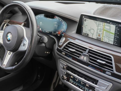 Certified 2022 BMW M760i xDrive w/ Luxury Rear Seating Package image 11