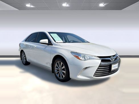 Used 2017 Toyota Camry XLE FWD image 7