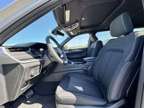 New 2025 Jeep Grand Cherokee L Laredo w/ Luxury Tech Group I AWD/4WD image 19