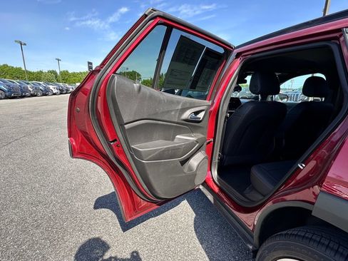 Certified 2024 Chevrolet Trax RS FWD image 25