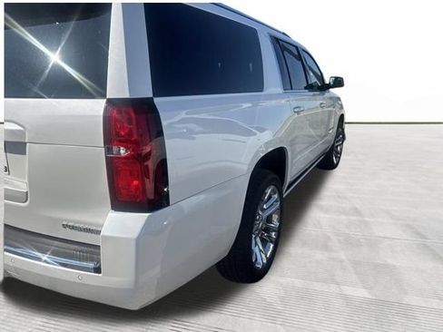 Used 2020 Chevrolet Suburban Premier w/ Premier Plus Edition AWD/4WD image 3