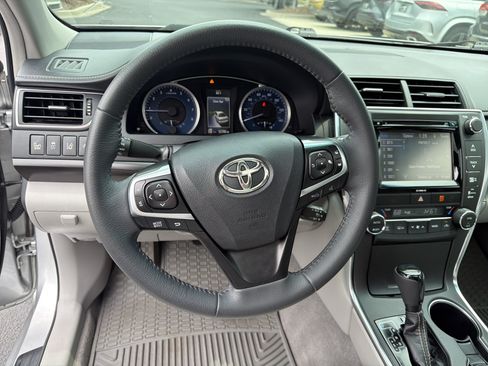 Used 2017 Toyota Camry XLE w/ Moonroof Package FWD image 18
