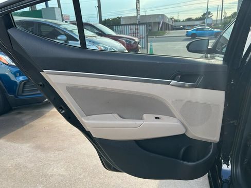 Used 2020 Hyundai Elantra SEL FWD image 19