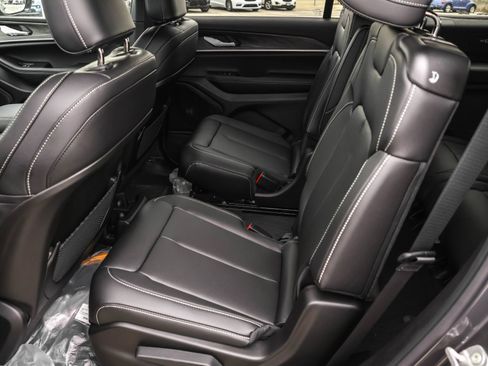 New 2025 Jeep Grand Cherokee L Limited w/ Black Appearance Package image 11