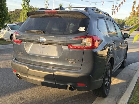Used 2025 Subaru Ascent Onyx Edition image 4