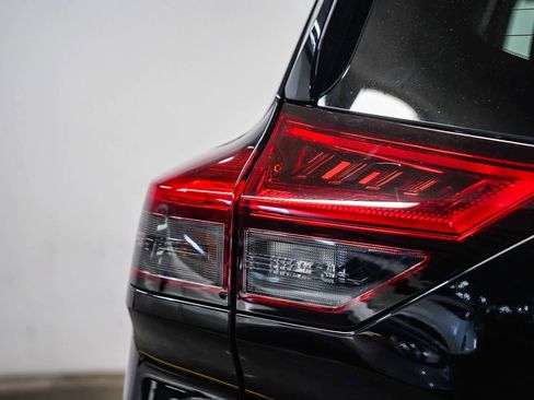 Used 2021 Nissan Rogue Platinum image 11