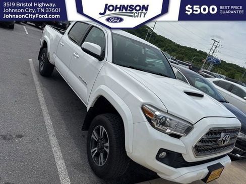 Used 2017 Toyota Tacoma TRD Sport w/ Tow Package AWD/4WD image 1