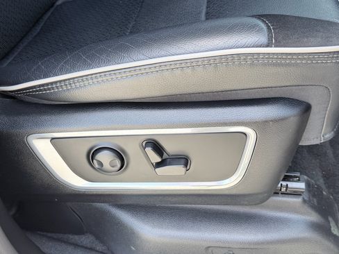 Used 2025 RAM 1500 Laramie AWD/4WD image 26