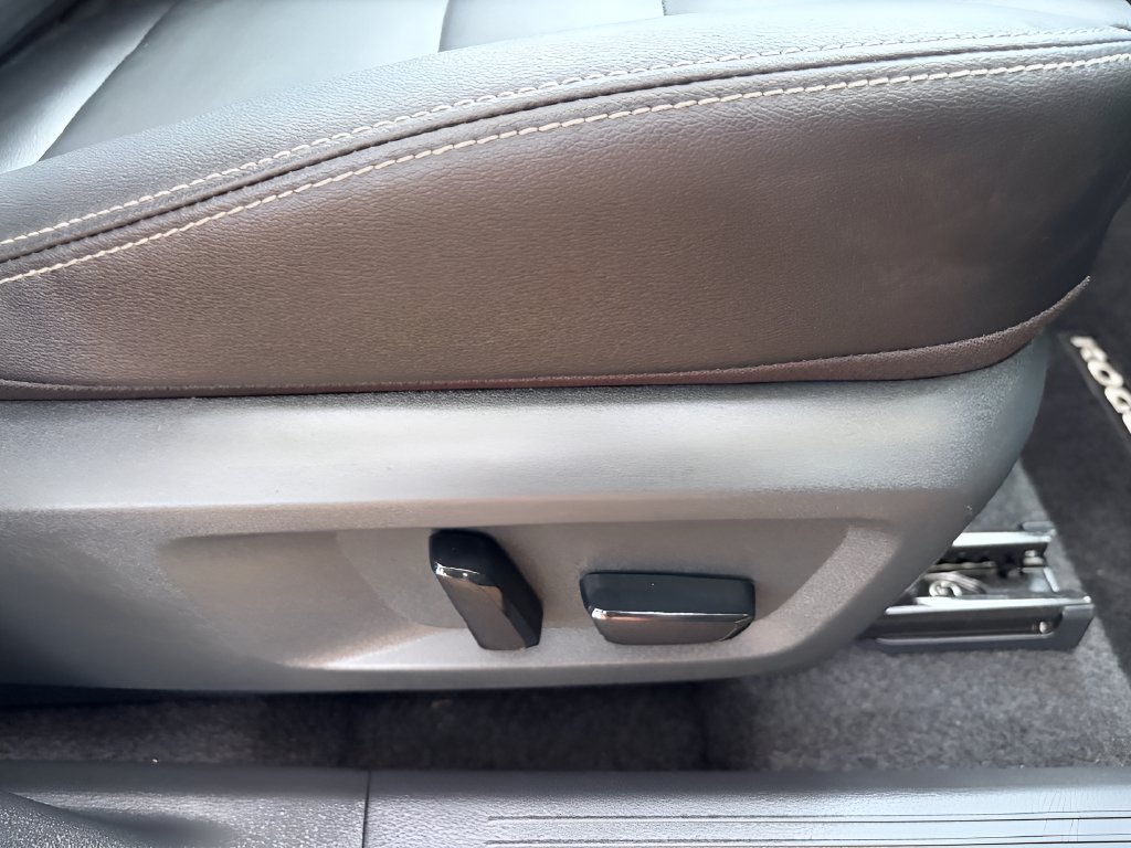 Used 2023 Nissan Rogue SL AWD/4WD image 11
