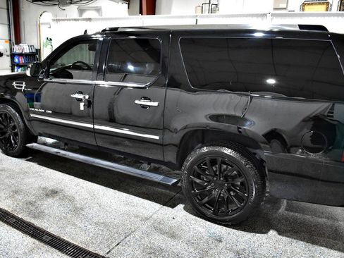 Used 2013 Cadillac Escalade ESV Platinum AWD/4WD image 32