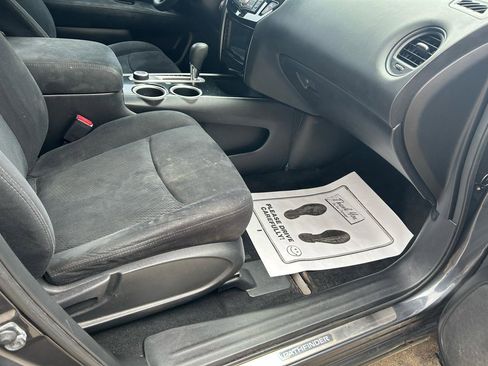 Used 2013 Nissan Pathfinder S image 12
