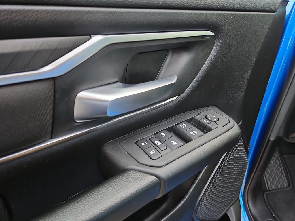 Used 2025 RAM 1500 Big Horn AWD/4WD image 23