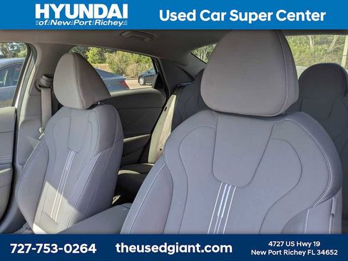 Used 2025 Hyundai Elantra Sport FWD image 3