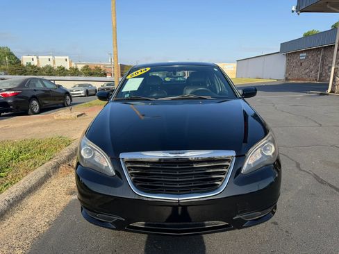 Used 2014 Chrysler 200 Limited w/ Sun/Sound Group FWD image 2