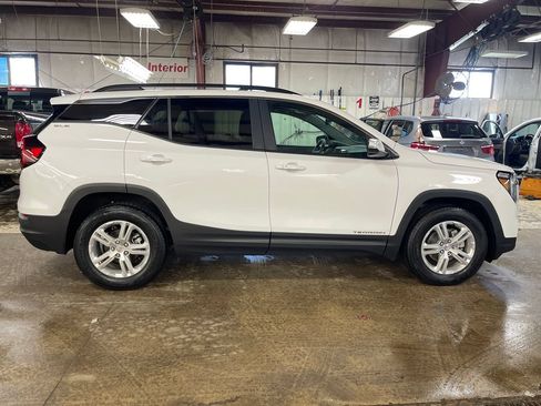 Used 2024 GMC Terrain SLE w/ Driver Convenience Package AWD/4WD image 6