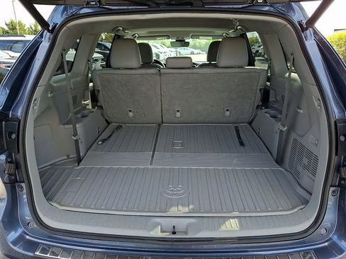 Used 2019 Toyota Highlander XLE AWD/4WD image 31
