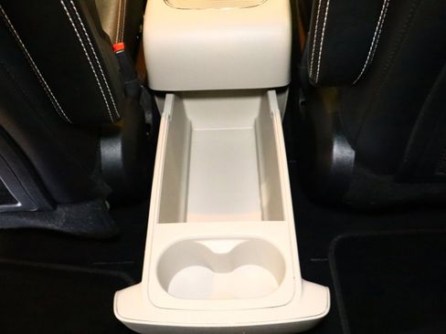 Used 2019 Dodge Grand Caravan SXT image 38