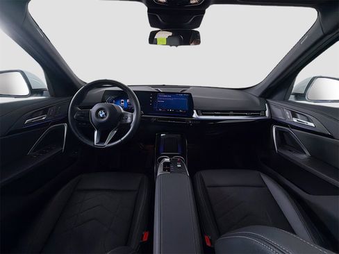Used 2025 BMW X1 xDrive28i image 9