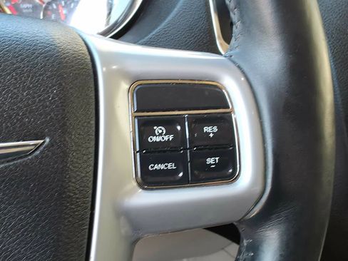 Used 2014 Chrysler Town & Country Touring-L w/ Driver Convenience Group FWD image 20