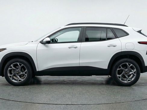 Used 2025 Chevrolet Trax LT image 5