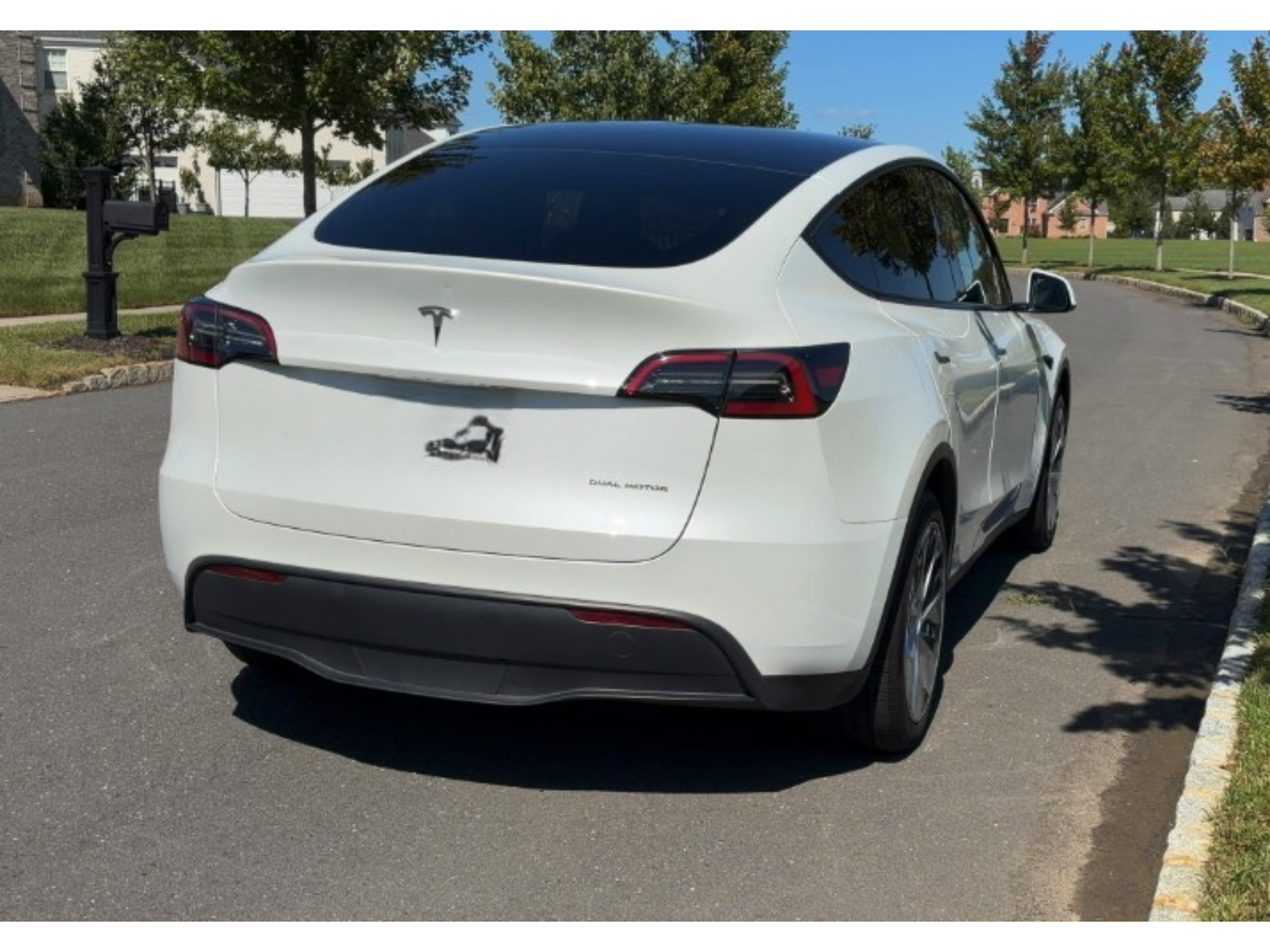 Used 2023 Tesla Model Y Long Range AWD/4WD image 3