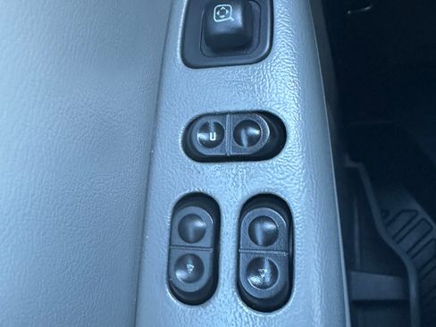 Used 2006 Ford E-150 and Econoline 150 Cargo image 20