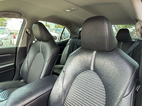 Certified 2018 Toyota Camry SE FWD image 21