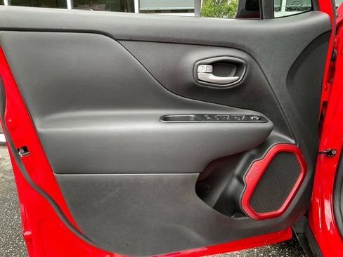 Used 2023 Jeep Renegade Trailhawk w/ Trailhawk Elite Group AWD/4WD image 32