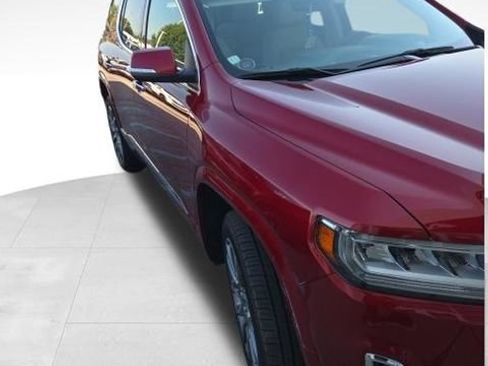 Used 2023 GMC Acadia Denali w/ Denali Ultimate Package AWD/4WD image 7