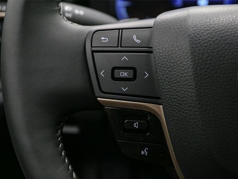 New 2025 Toyota Crown Signia image 21