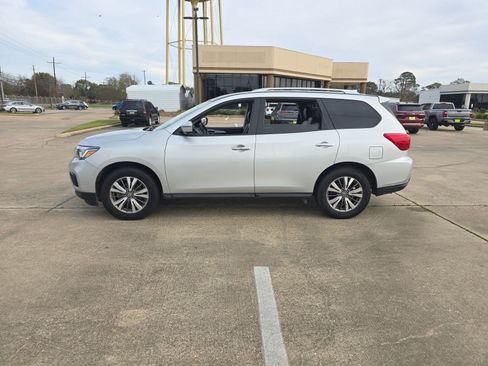 Used 2019 Nissan Pathfinder SL image 2