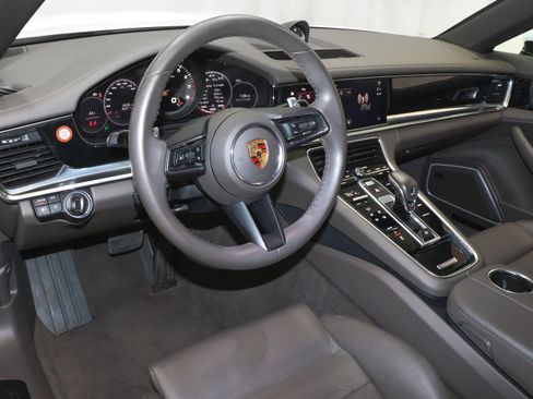Used 2023 Porsche Panamera 4 Platinum Edition image 19