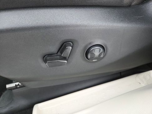 Used 2022 Chrysler Pacifica Touring-L image 40