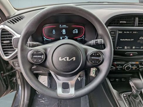Used 2025 Kia Soul LX w/ LX Technology Package image 17