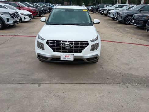 Used 2025 Hyundai Venue SEL FWD image 5