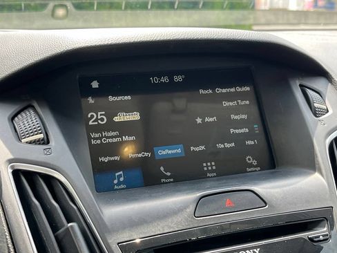 Used 2017 Ford Focus SEL FWD image 37