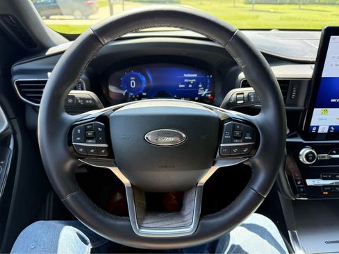 Used 2022 Ford Explorer Platinum w/ Equipment Group 601A AWD/4WD image 20