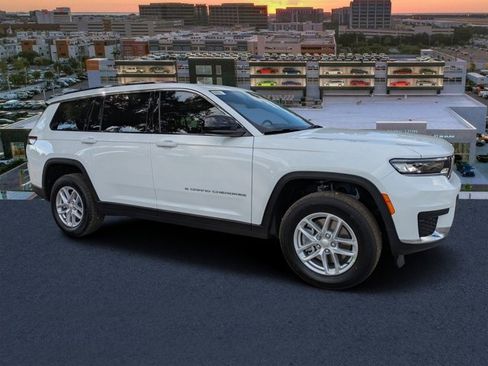 New 2025 Jeep Grand Cherokee L Laredo image 1
