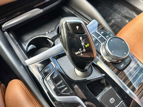 Used 2023 BMW 540i w/ Premium Package RWD image 23