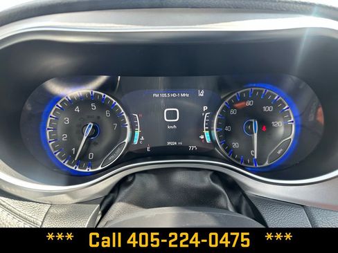 Used 2025 Chrysler Pacifica Limited FWD image 22