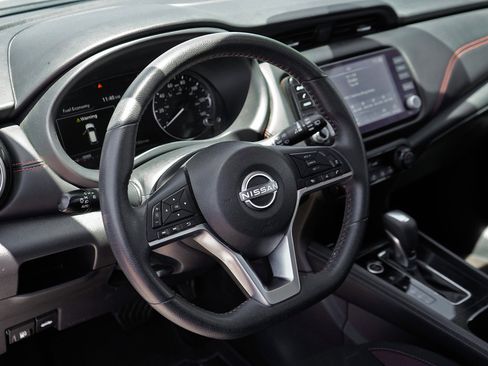 Used 2024 Nissan Kicks SR FWD image 13