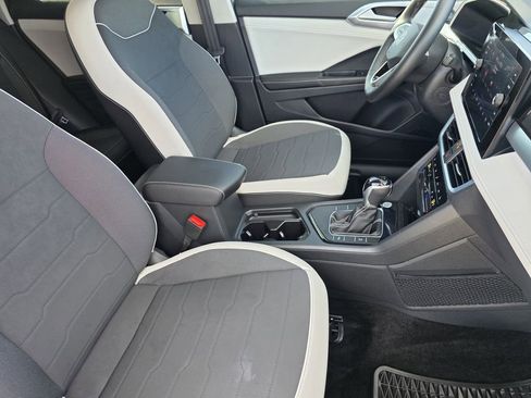 New 2026 Volkswagen Taos SE image 10