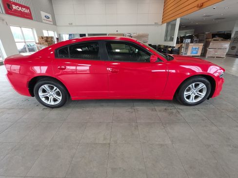 Used 2021 Dodge Charger SXT w/ Leather Interior Group RWD image 6