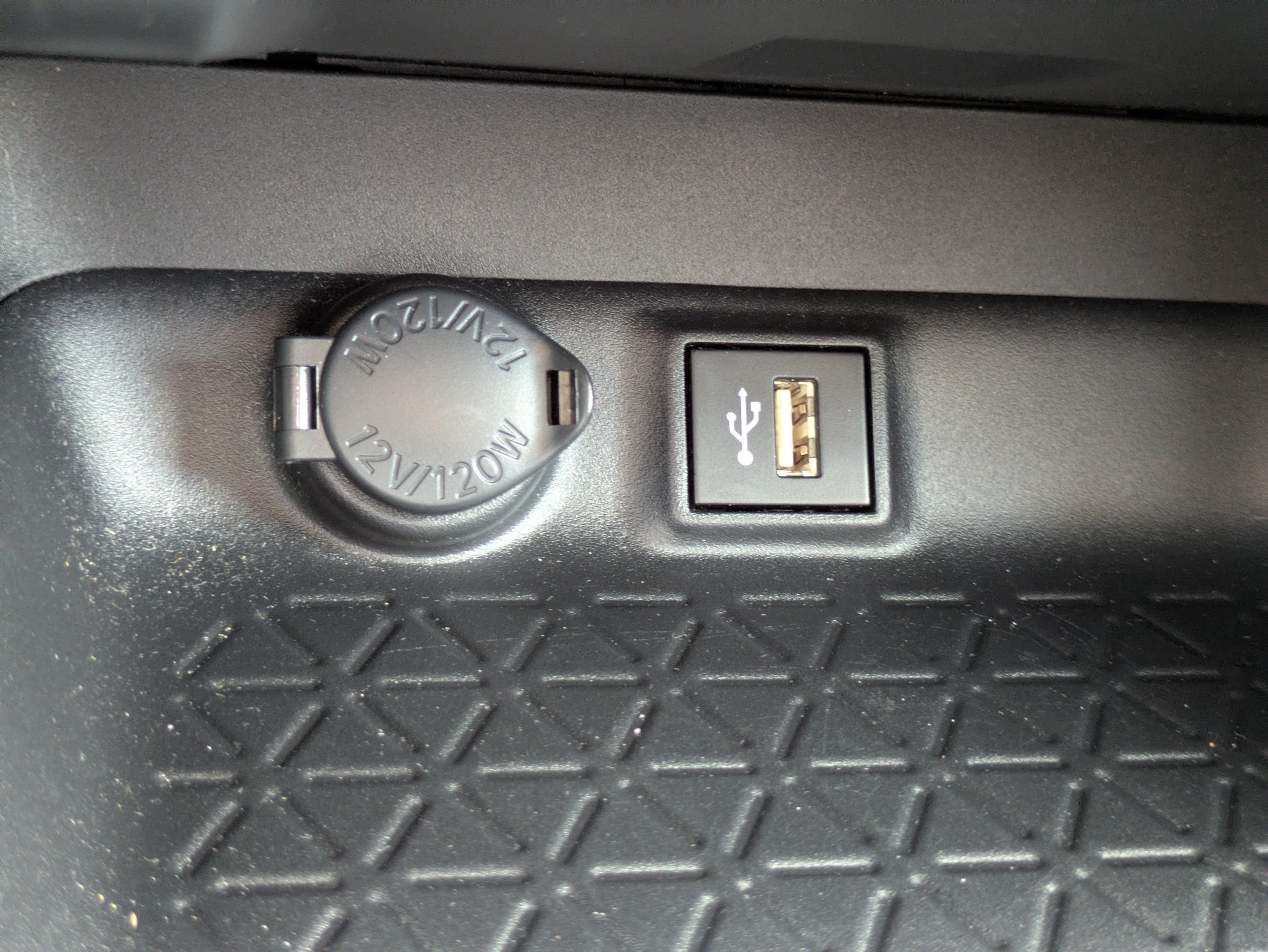 Used 2024 Toyota RAV4 LE FWD image 24