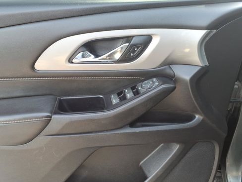 Used 2020 Chevrolet Traverse LT w/ LPO, Floor Liner Package FWD image 17