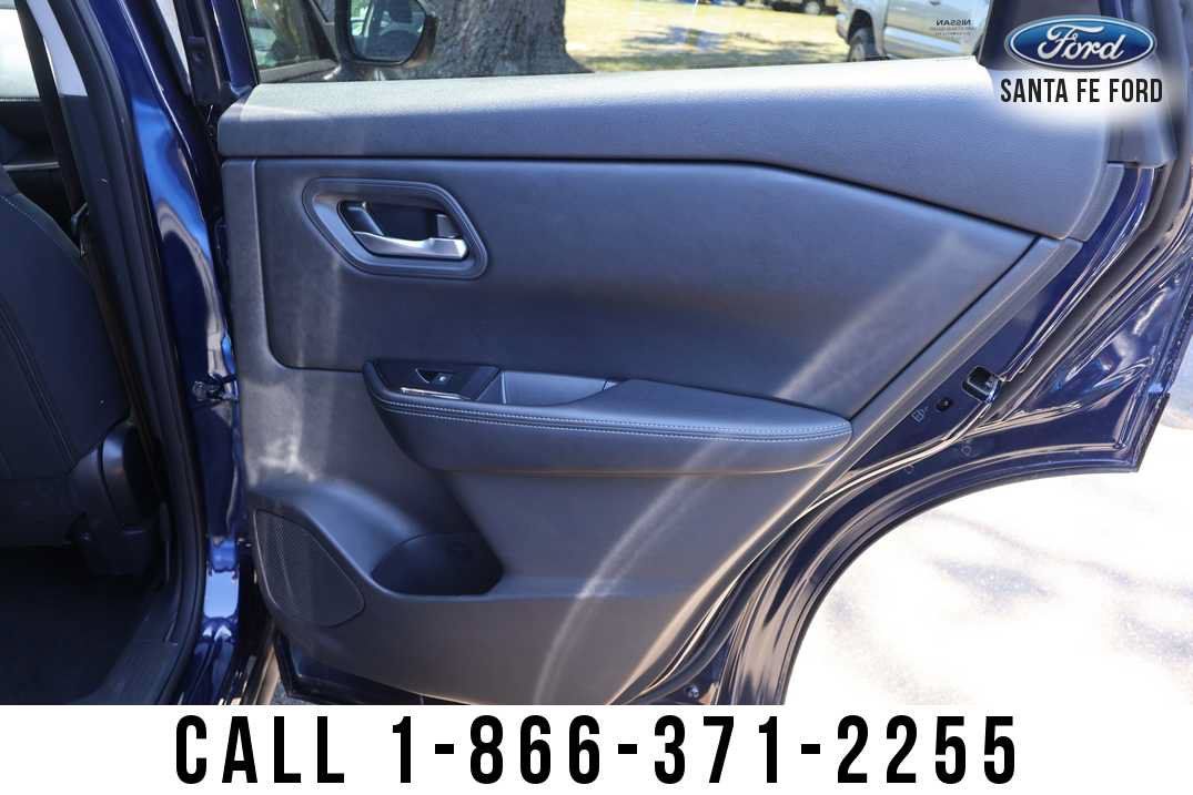 Used 2024 Nissan Rogue SV FWD image 18