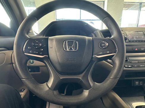 Used 2019 Honda Pilot LX image 41